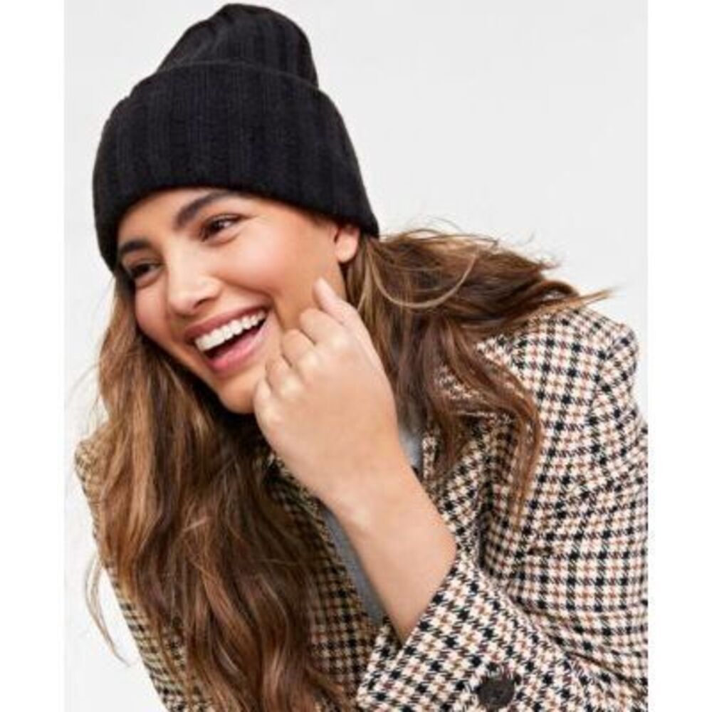 On 34th Women's Black Wide-Ribbed Solid Beanie One Size